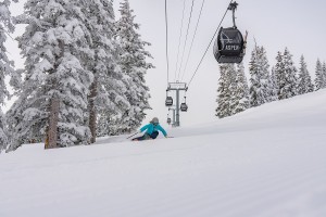 Um luxo de viagem no gelo transparente de Aspen