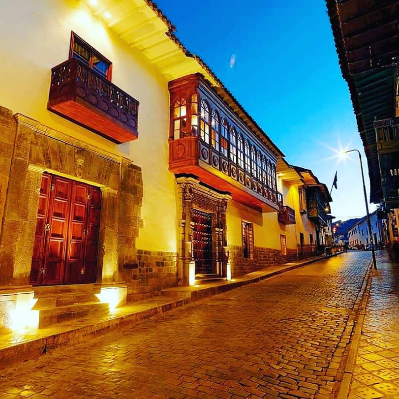 No centro de Cusco, o hotel cinco estrelas se destaca pela beleza e importância cultural