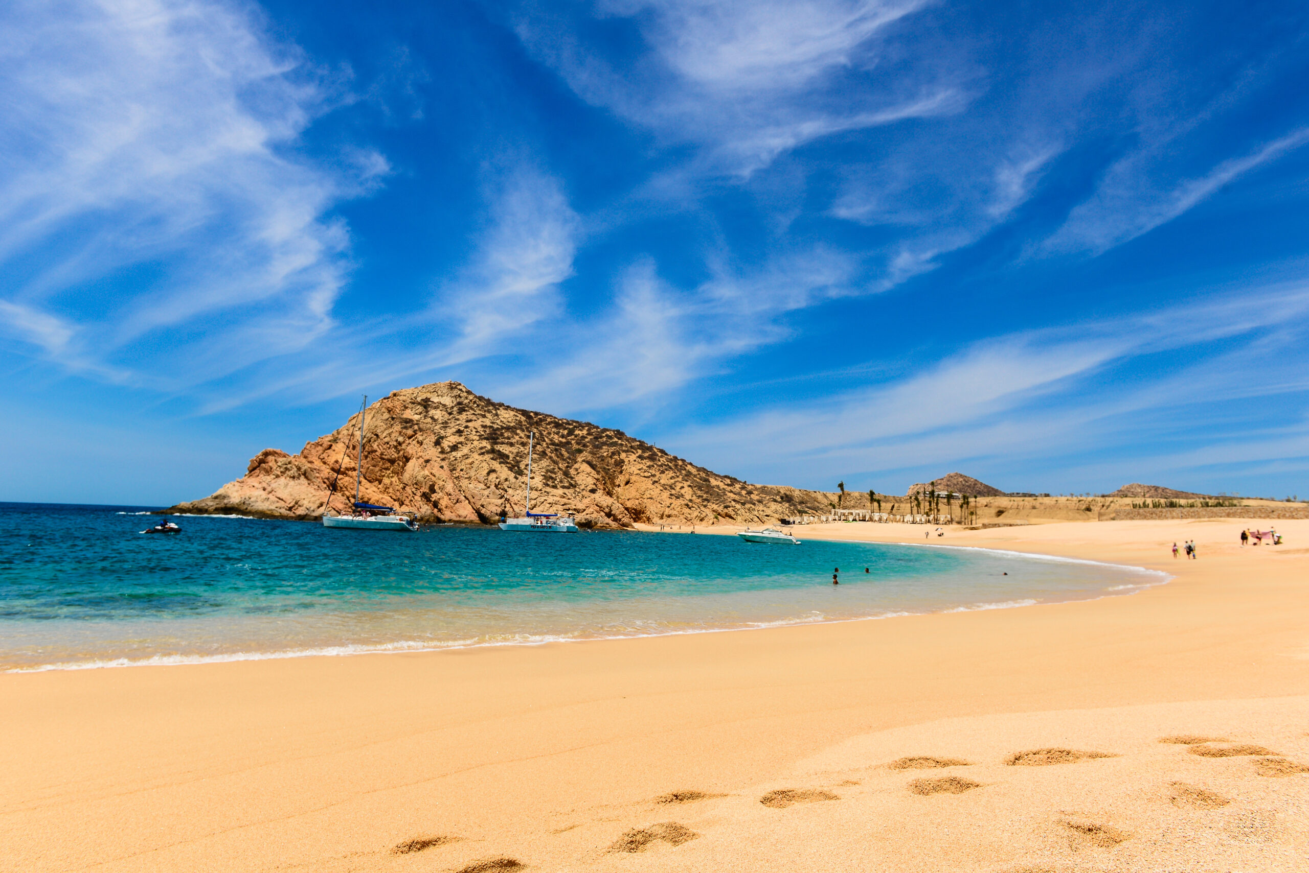 Com águas calmas e protegidas por um recife natural, a Playa Santa Maria é um dos melhores pontos de snorkeling de Los Cabos. Localizada a apenas 15 minutos de Cabo San Lucas, é um santuário marinho perfeito para quem busca contato com a natureza. (Foto: Divulgação/Visit Los Cabos)