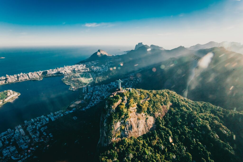 O lugar que mudou o ritmo das noites cariocas, localizado no coração da Gávea, e com vista para o Cristo, redefiniu o significado de sair no Rio, (sem exagero!)