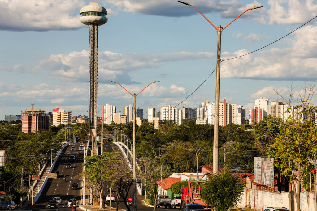 O mirante de Teresina está localizado no próprio Complexo Turístico Mirante Ponte Estaiada, que é parte da Ponte Estaiada Mestre João Isidoro França e de seu entorno turístico (Foto: Thiago Amaral)